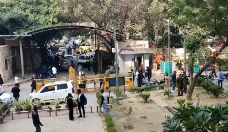 Firing reported at Rohini court in Delhi. Firing reported at Rohini court in Delhi.