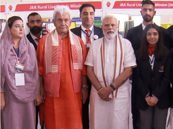 Promising ace fencer of J&K Shreya Gupta with Prime Minister Narendra Modi and Lt Governor Manoj Sinha Shreya Gupta