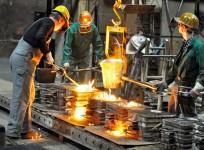 US weekly jobless claims tick up to 200,000