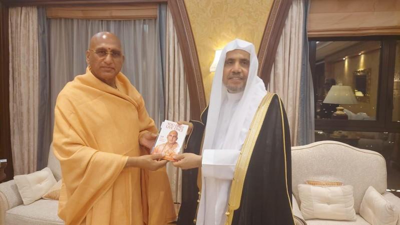 Swami Avdheshanand represents India at MWL forum in Riyadh; sends powerful message [details]