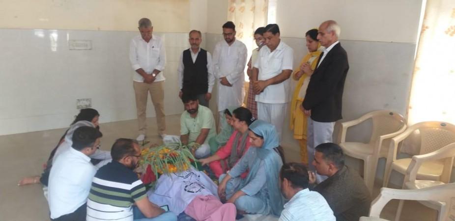 Congress leaders paying tributes to Prof Bhim Singh Body of Bhim Singh