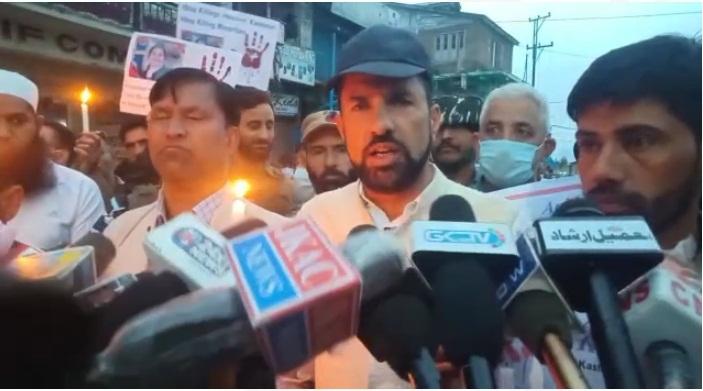 Candle light vigil in Kulgam against killing of school teacher by terrorists [details]