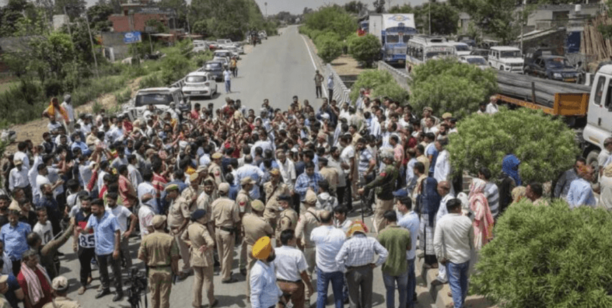 Enraged over gruesome killing of female teacher Ranji Bala locals of Samba blocked Jammu-Pathankot national highway. Locals were also joined by some employees working in Kashmir Valley. Highway blocked