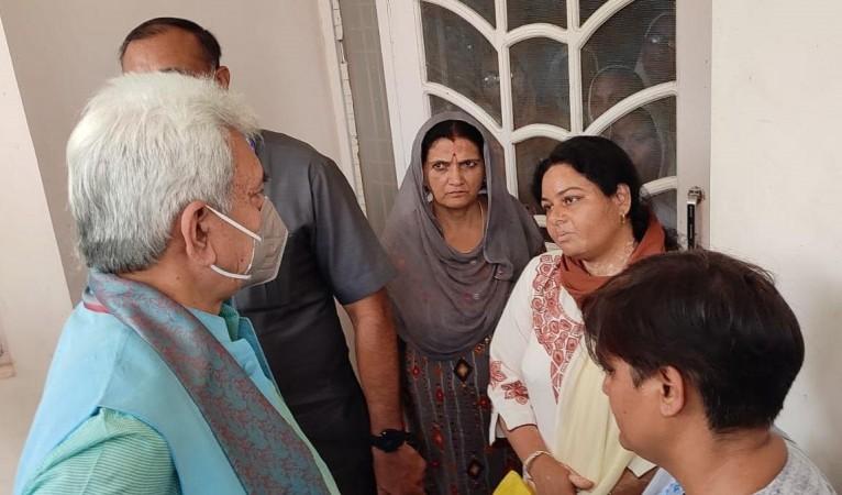 LG Manoj Sinha with family members of Rajni Bala