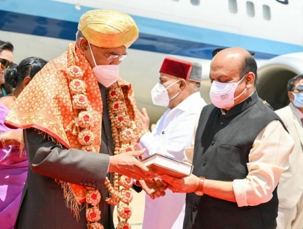 President Ram Nath Kovind lands in K'taka