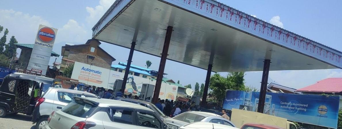 CNG fuel stations surge by 2,300 pc, PNG use up 467 pc in 10 years: Hardeep Puri No shortage of fuel in J&K