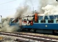 Chhapra: Army aspirants set ablaze a train during their protest against Agnipath scheme, at a railway station in Chhapra on Thursday, June 16, 2022.
