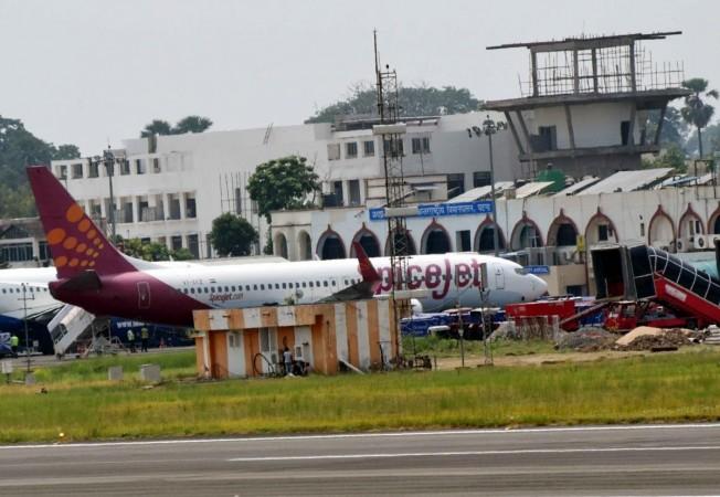 Delhi-bound SpiceJet aircraft lands safely after its wing catches fire mid air at Jaiprakash Narayan Airport in Patna on Sunday, June 19, 2022 Delhi-bound SpiceJet aircraft lands safely after its wing catches fire mid air at Jaiprakash Narayan Airport in Patna on Sunday, June 19, 2022