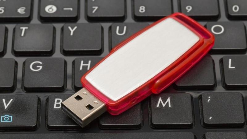 Japanese man on a night out loses USB stick with entire city's personal details