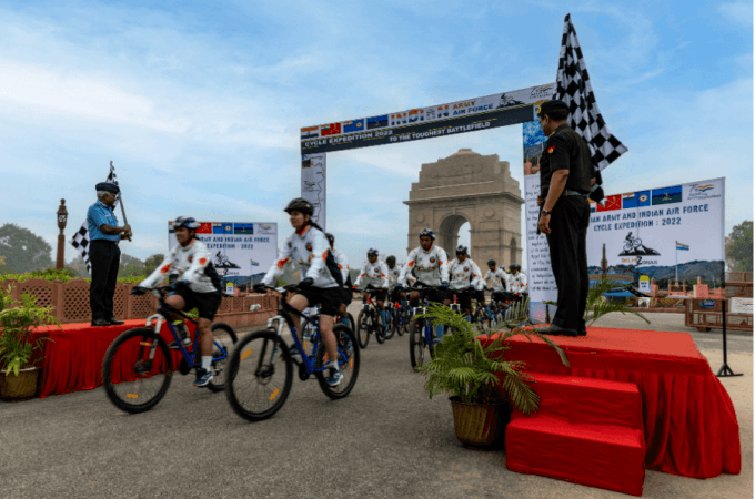 Delhi to Drass cycling expedition