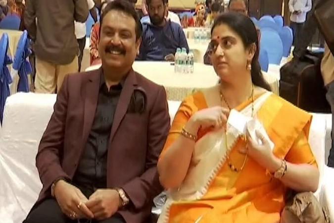 Pavitra Lokesh, Naresh abused by his estranged wife in viral video