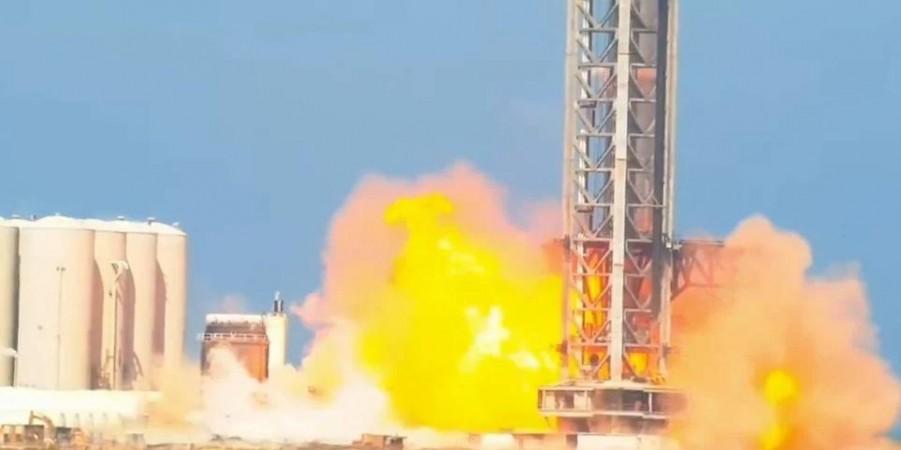 SpaceX's Starship booster engine test explodes SpaceX's Starship