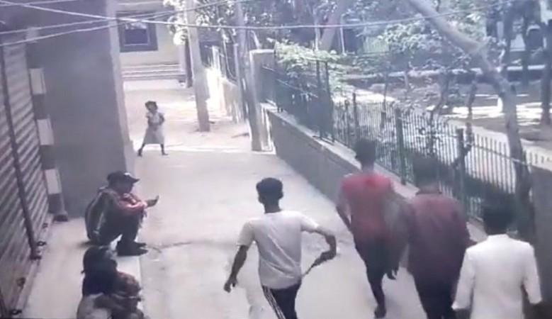 Delhi: Man survives after being shot on face, 4 held.