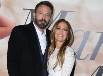 Jennifer Lopez and Ben Affleck get legally wedded in Las Vegas; She also adds his surname