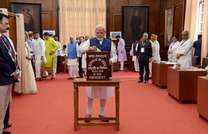 PM Modi casts vote PM Modi casts vote