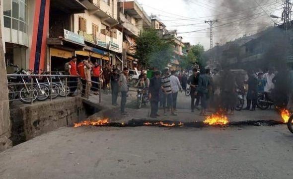 Shia-dominated Parachinar area has had bloody confrontational clashes with the surrounding areas of the Sunni majority in the past Massive protests are going on all over Pakistan Occupied Kashmir (POK) against incredibly high inflation and human rights issues, and the Poonch road has been blocked by the protesters.