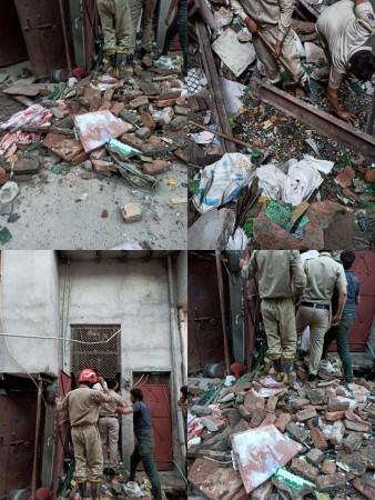 Delhi: 1 dead, 3 injured in roof collapse Delhi: 1 dead, 3 injured in roof collapse