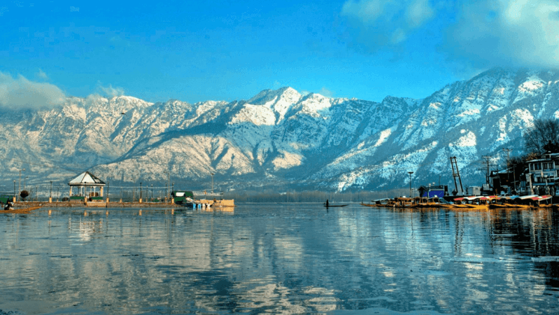 Tourists keep J&K abuzz; hotels remain full, govt encourages home-stays, Sgr Airport busiest place