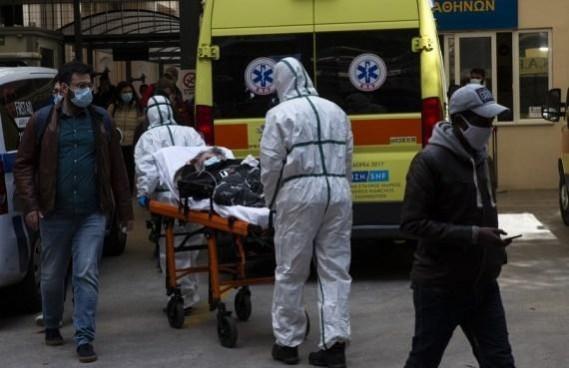 Health workers transfer a patient to a hospital in Athens, Greece, March 11, 2021(File Photo) Health workers transfer a patient
