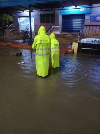 Heavy downpour in Hyderabad inundate low-lying areas