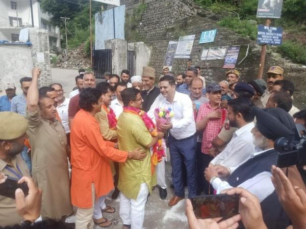 Muslims welcoming pilgrims at Mandi area of Poonch Buddha Amarnath Yatra
