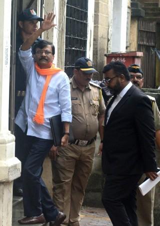 ED detains Sena MP Sanjay Raut in Patra Chawl land scam