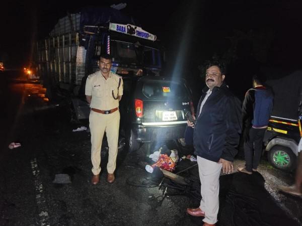 6 killed including infant baby in road accident in K'taka. 6 killed including infant baby in road accident in K'taka.