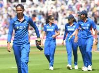 Indian captain Harmanpreet Kaur along with teammates.