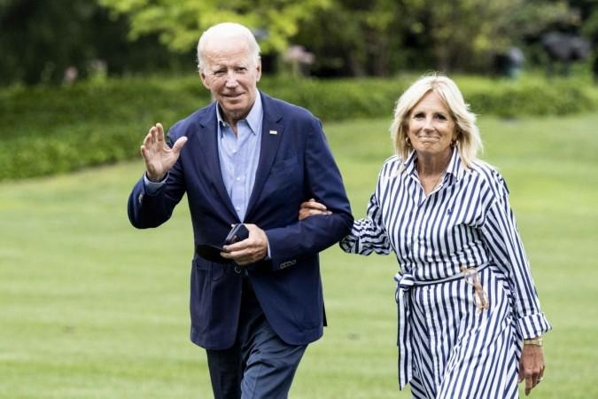 US President Joe Biden (L) and First Lady Jill Biden