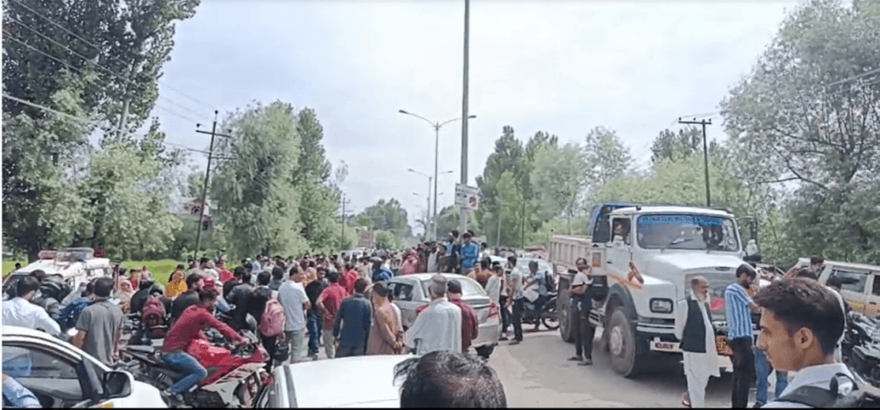 Resident of Magam in central Kashmir protesting against non availability of drinking water Protest against water scarcity
