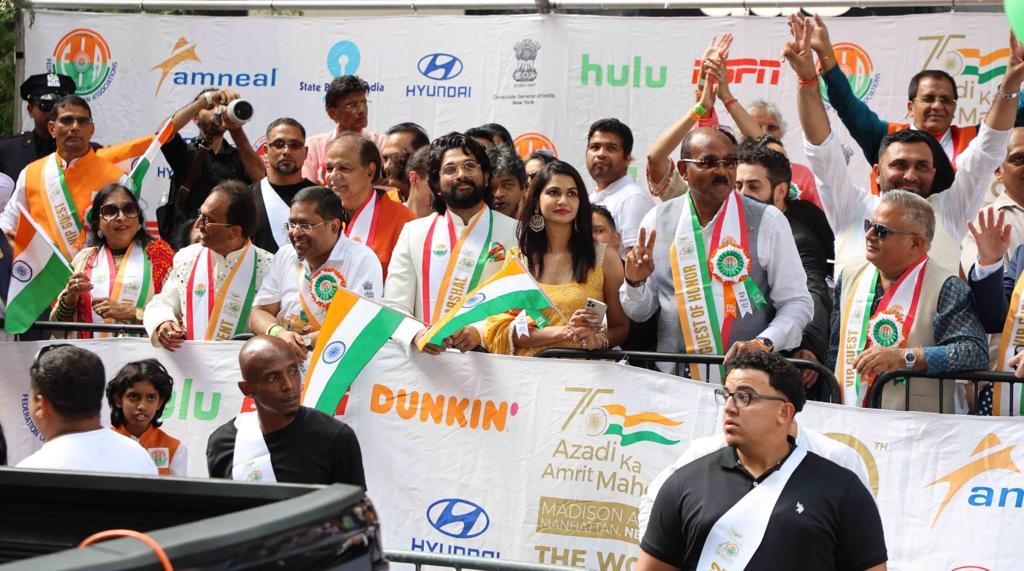 Singer and composer Kailash Kher led a mass singing of 