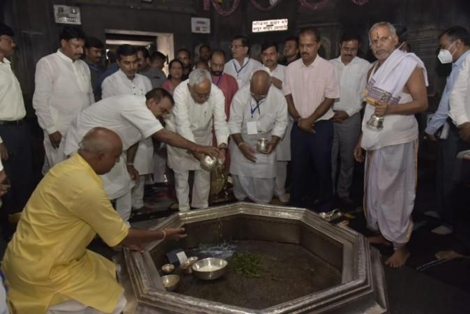 Bihar: The issue of non-Hindu minister going with Nitish to Vishnupad temple turns another weapon for communal elements Nitish kumar, Vishnupod temple