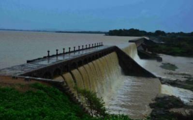 Telangana sounds flood alert along Godavari Telangana sounds flood alert along Godavari