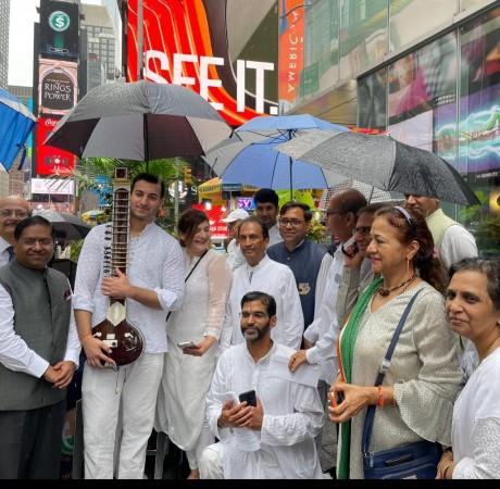 Howdy Modi fame sitarist Rishab Rikhiram Sharma; former FIA president and chairman Bihar foundation Alok Kumar; Counsel General Randhir Jaiswal; Dy CG Dr Varun Jeph; AIA president Harish Thakkar; Dr Laxman Prajapat and others Howd Modi fame sitarist Rishab Rikhiram sharma former FIA president and chairman Bihar foundation alok kumar counsel Genral Randheer Jaiswal deputy consul Genral dr Varun Jeff AIA president Harish Thakkar dr Laxman Prajapat and others : despite of rain ma
