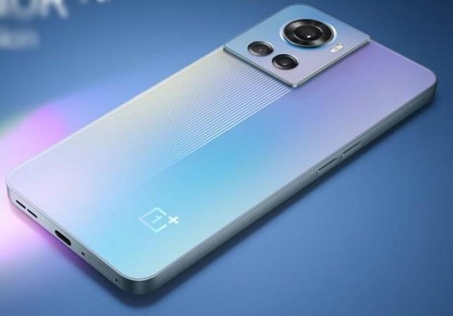 OnePlus 10R in blue OnePlus 10R in blue