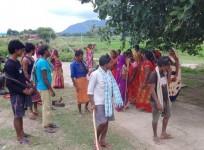 Women raised sticks to stop alcoholics coming from Bihar to Jharkhand's border villages.
