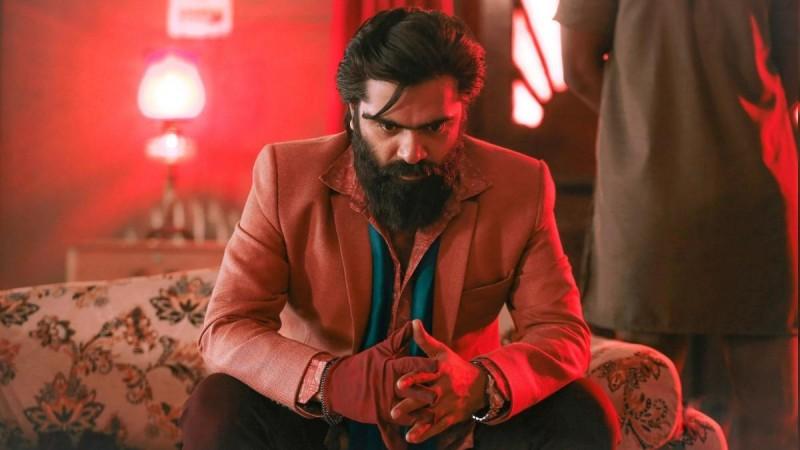 Vendhu Thanindhathu Kaadu 1st Day Box Office Collection. Simbu