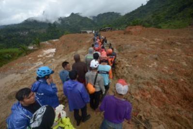 Landslides in Indonesian gold mine buries 20 workers Landslides in Indonesian gold mine buries 20 workers