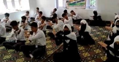 Muslim scholars seek ban on singing 'bhajans', 'Surya Namaskar' in Kashmir schools Muslim scholars seek ban on singing 'bhajans', 'Surya Namaskar' in Kashmir schools