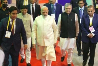 Modi drives 5G-enabled remote car, experiences AR-VR wearables Modi drives 5G-enabled remote car, experiences AR-VR wearables