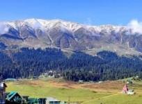 Kashmir gets season's first snowfall in Gulmarg