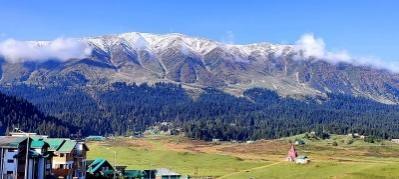 Kashmir gets season's first snowfall in Gulmarg Kashmir gets season's first snowfall in Gulmarg