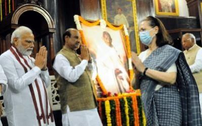 PM Modi, Sonia Gandhi came face-to-face in Parliament PM Modi, Sonia Gandhi came face-to-face in Parliament