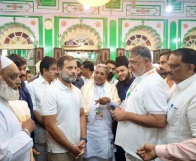Sonia Gandhi, Priyanka Gandhi to reach K'taka for Bharat Jodo Yatra Sonia Gandhi, Priyanka Gandhi to reach K'taka for Bharat Jodo Yatra