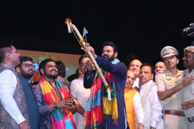 Prabahs burns ravan's effigy