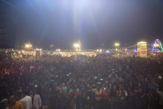 fans at delhi's maidaan