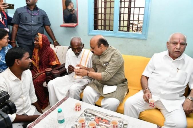 Bommai, Yediyurappa have breakfast at Dalit home