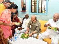 Bommai, Yediyurappa have breakfast at Dalit home