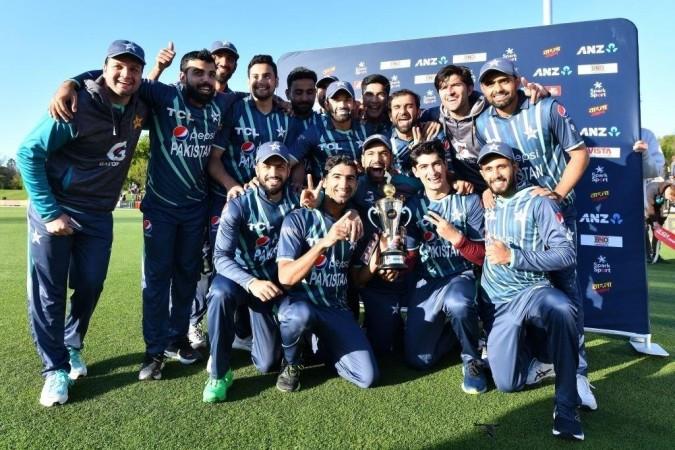 All-round show guides Pakistan to Tri-series title triumph over New Zealand All-round show guides Pakistan to Tri-series title triumph over New Zealand
