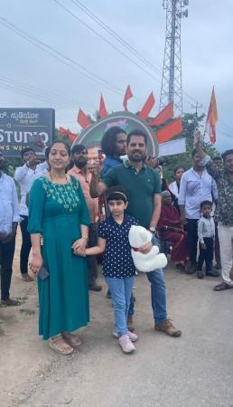 Surendra Chaudhary, his wife Sapna Chaudhary and their daughter Anya Chaudhary from Jammu and Kashmir joined the Bharat Jodo Yatra on Oct 16 near Ballari Bharat Jodo Yatra